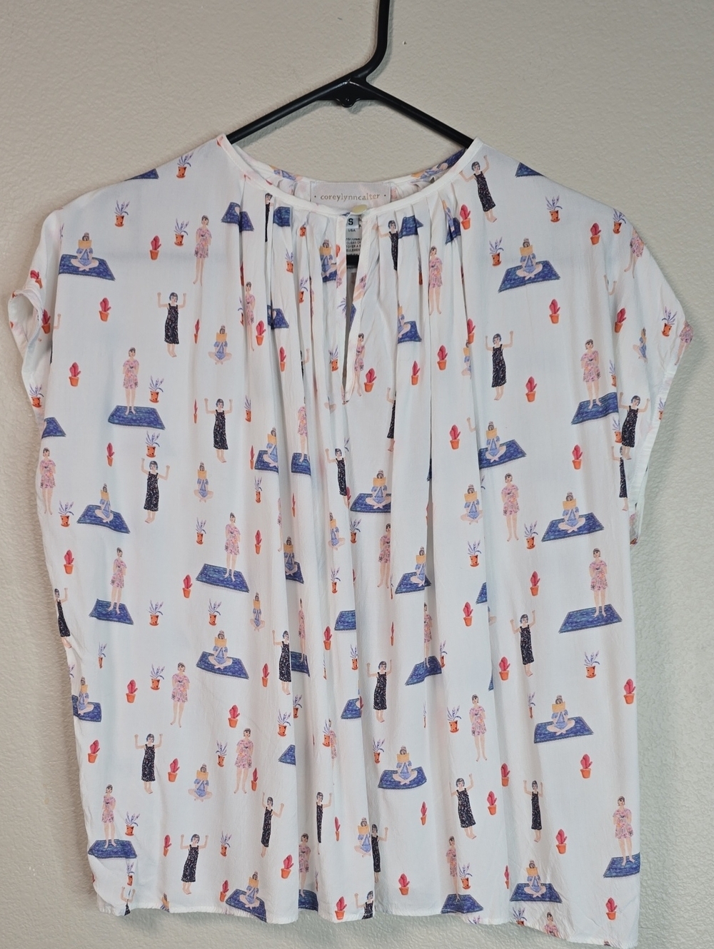 Corey lynn calterWhite Printed Short Sleeve Pleated Blouse Size Small
